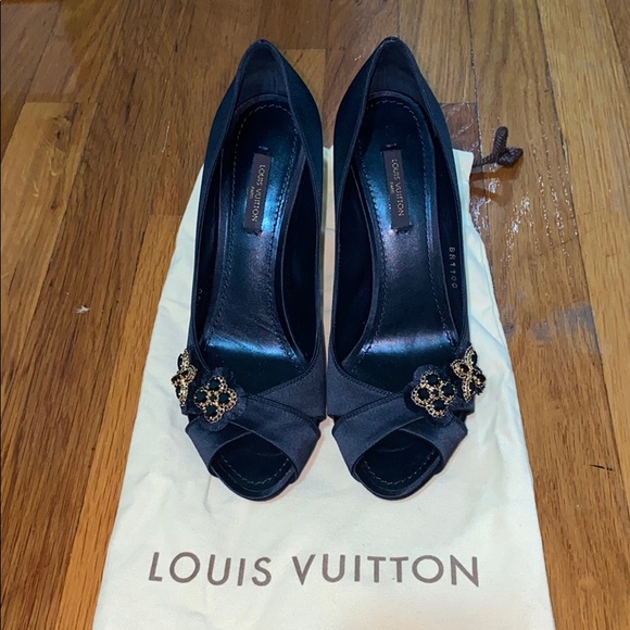 ✨Louis Vuitton Athen Satin Peep-toe Pumps✨ - Picture 4 of 13